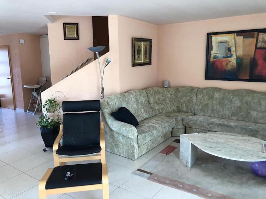 Вилла Beautiful House With Free Parking On Premise Utzenstorf Экстерьер фото