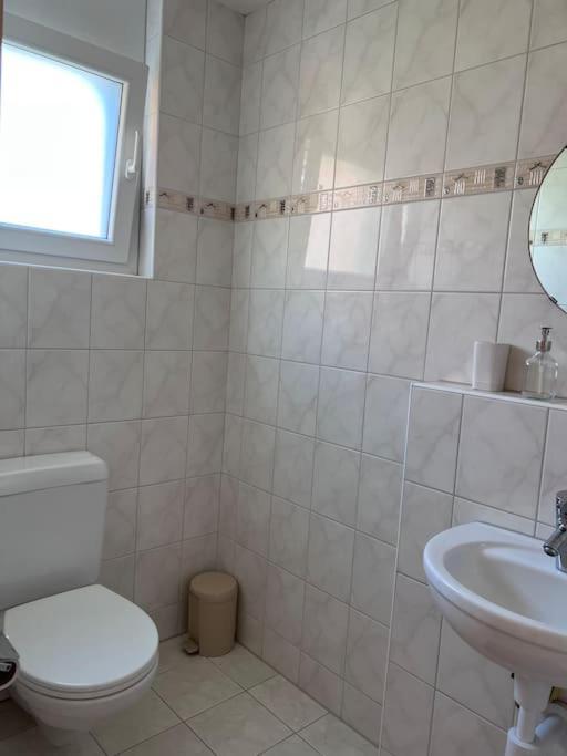 Вилла Beautiful House With Free Parking On Premise Utzenstorf Экстерьер фото